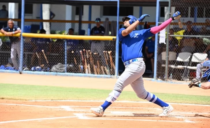 Licey supera a Italia con jonrón de Orelvis Martínez