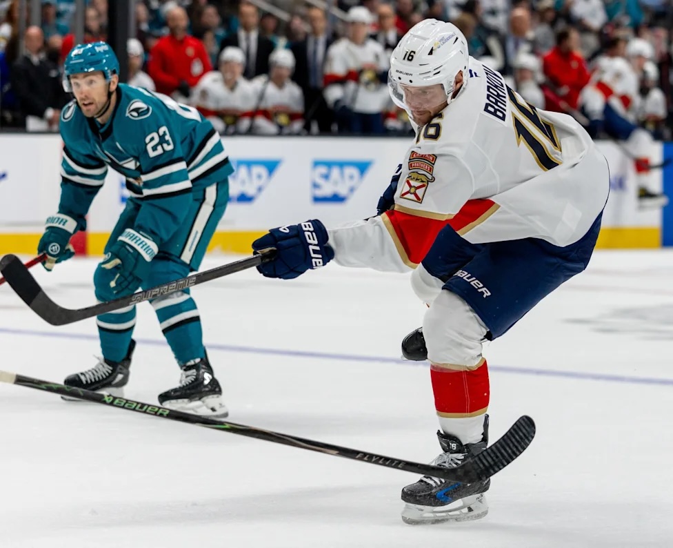 Preocupación en Florida: Aleksander Barkov abandona el partido por lesión