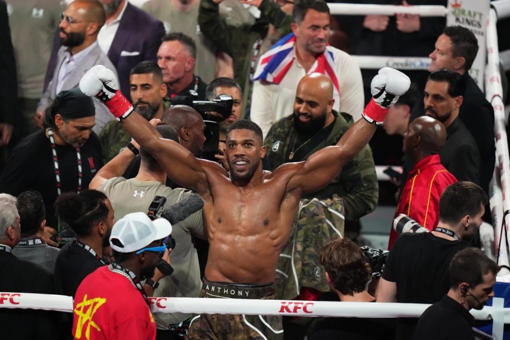 Anthony Joshua asegura que Tyson Fury no llegará al décimo asalto