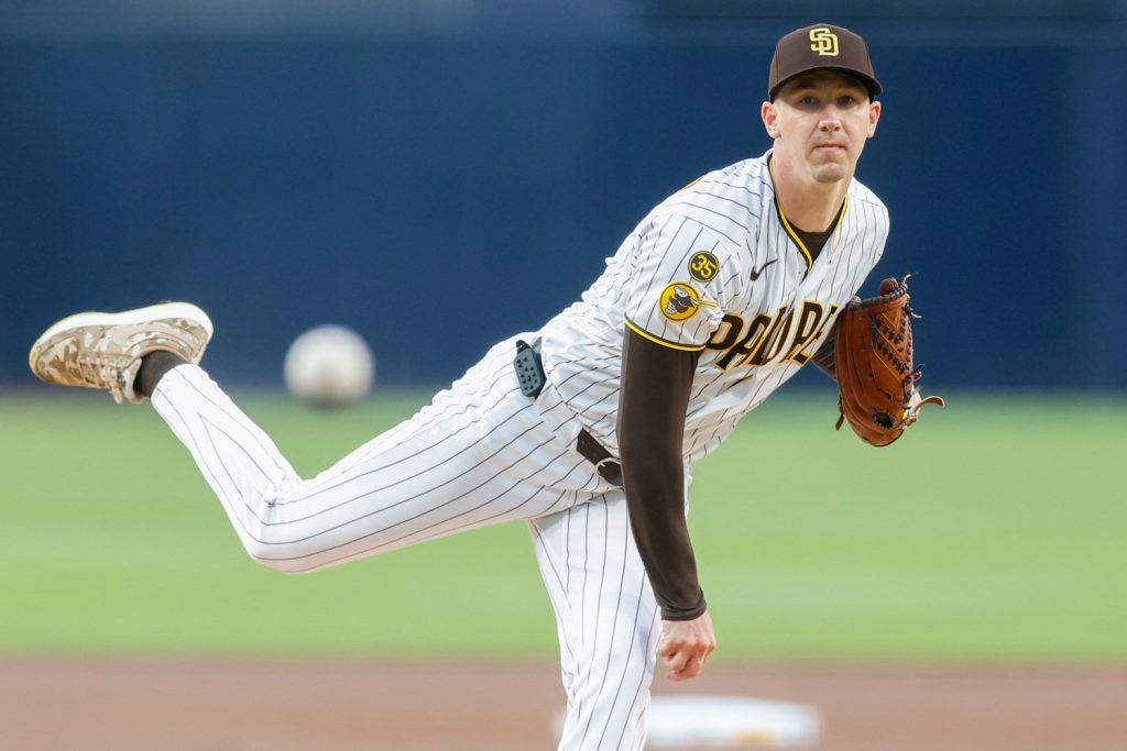 Padres pierden a Walker Buehler para el inicio de la serie contra Milwaukee