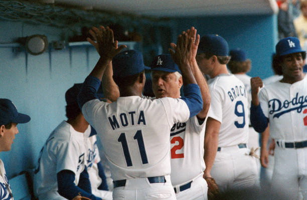 Manny Mota recuerda la filosofía de Tommy Lasorda para los playoffs: “partido por partido”