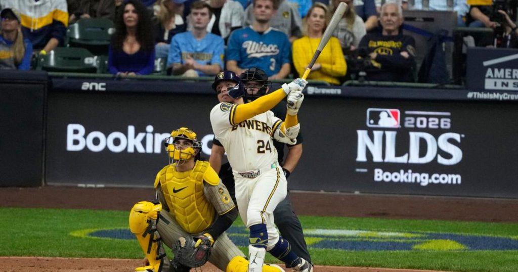 Padres contra la pared: Milwaukee puede completar la barrida esta noche