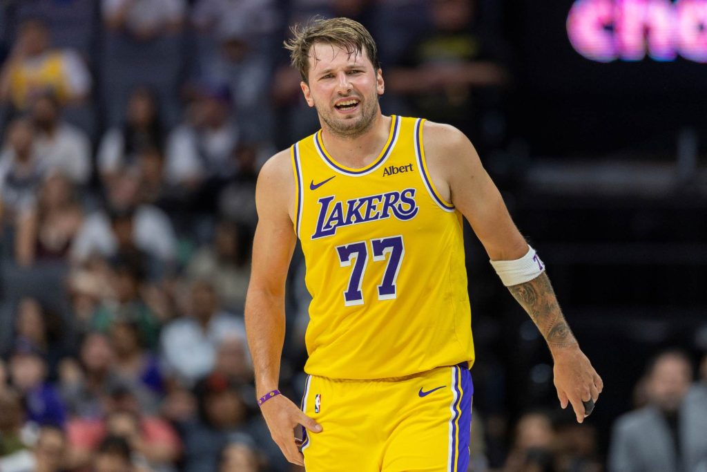 Luka Dončić comienza encendido la pretemporada de los Lakers