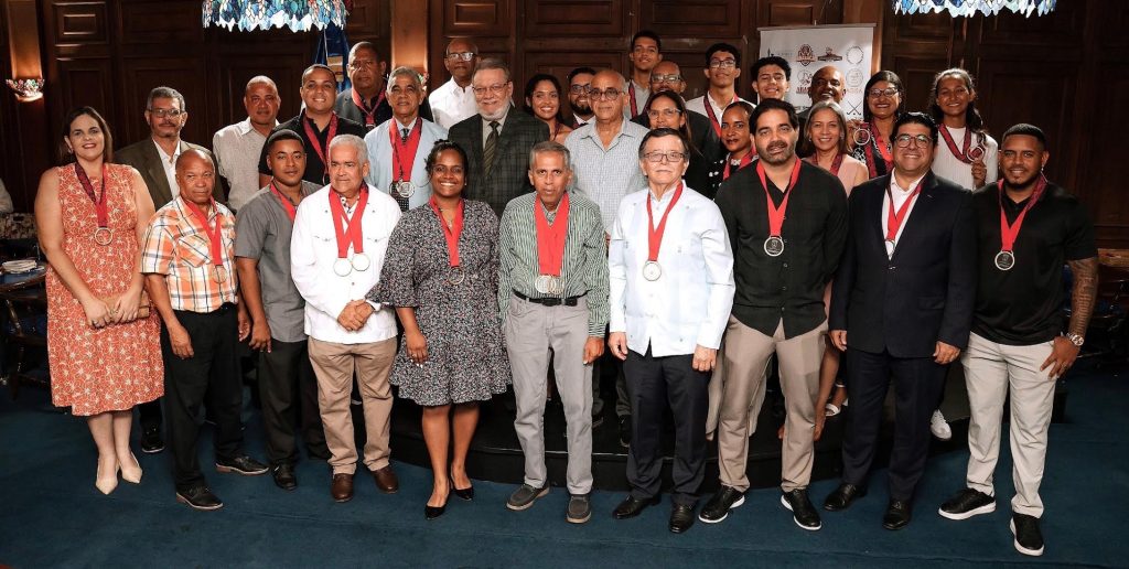 Unión Deportiva de Santiago celebra 49 años reconociendo a sus atletas de Santo Domingo 2026