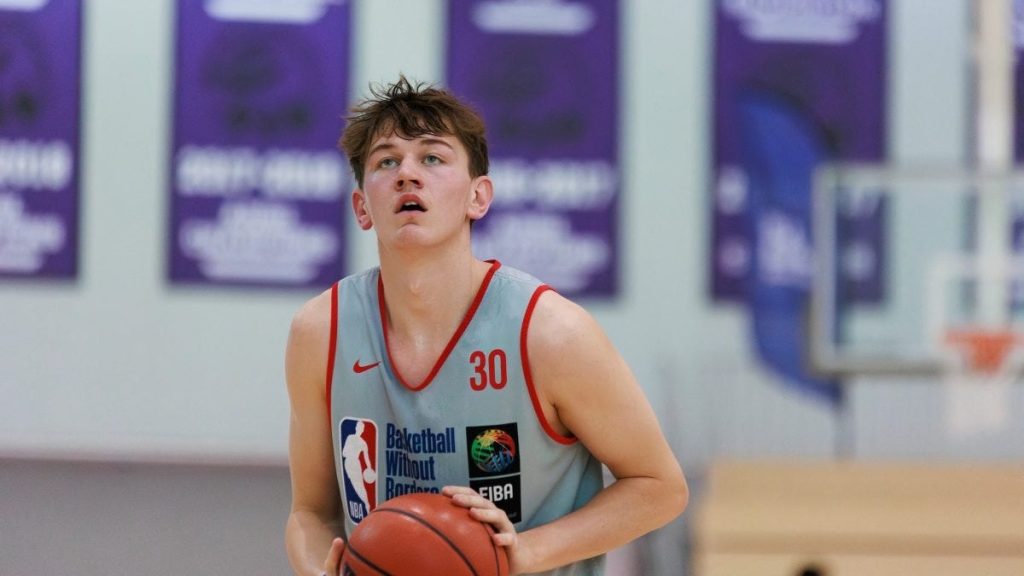 Jacob Furphy explica su salida de UConn para seguir a Luke Murray