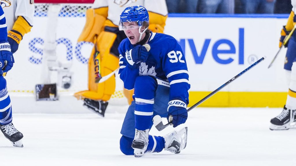 Toronto remonta un 3-0 y Gavin McKenna marca su primer gol en la NHL