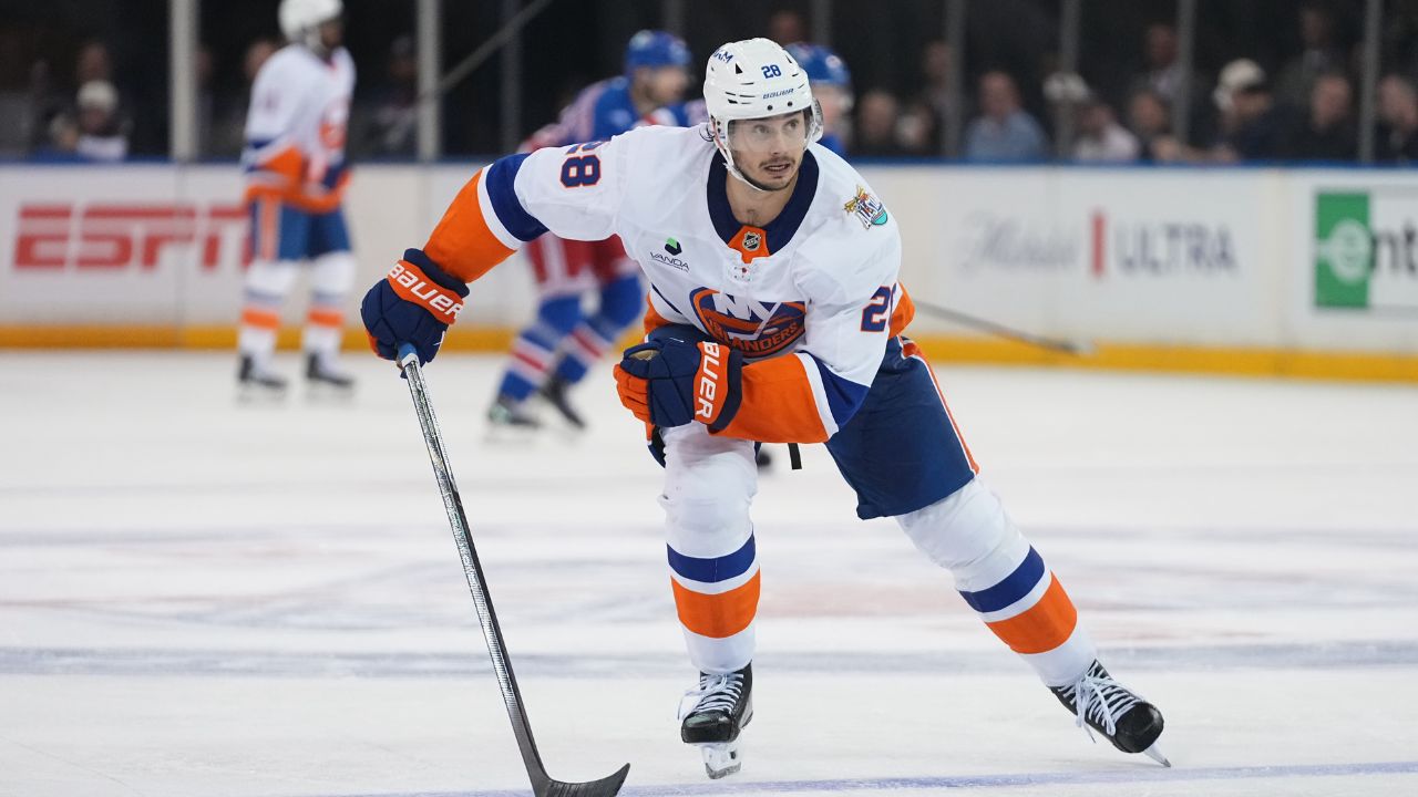 Islanders pierden a Alexander Romanov: podría perderse toda la temporada