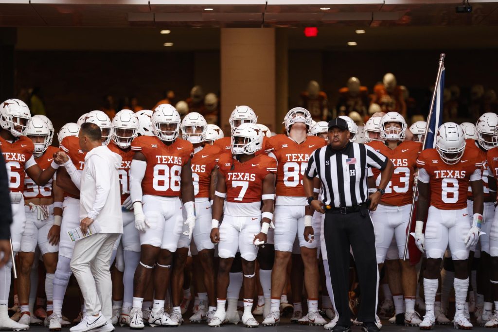 Texas mantiene el número uno mientras Georgia, Notre Dame y Miami presionan