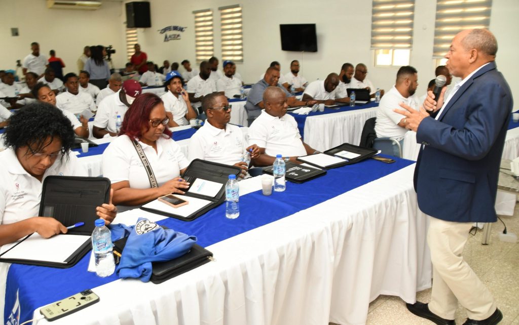 COD dará curso administración deportiva a la federación de triatlón en Barahona