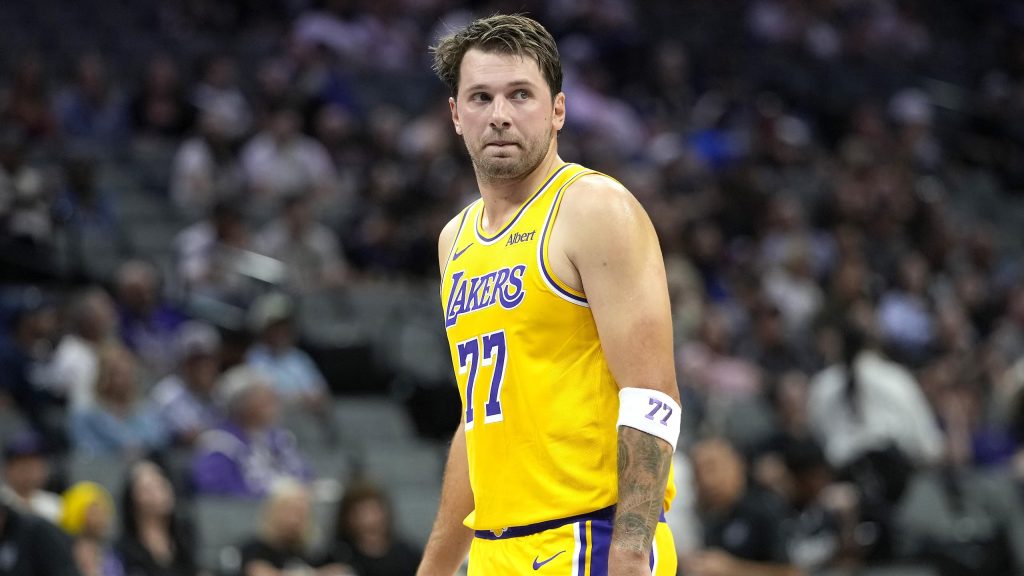 Luka Doncic lidera otra victoria de los Lakers y demuestra su conexión con Austin Reaves