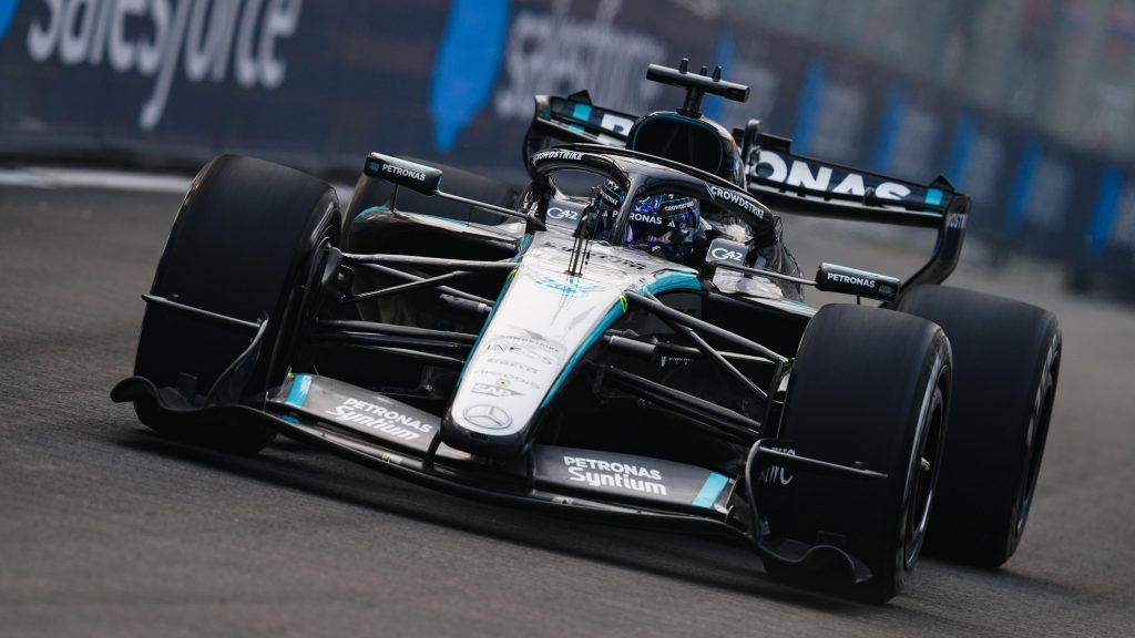 George Russell marca el ritmo en Singapur y supera a Ferrari y McLaren