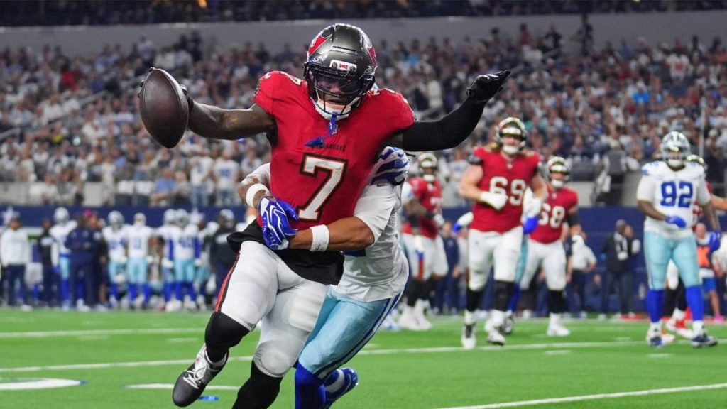 Bucky Irving firma la mejor actuación terrestre de su carrera y castiga a los Cowboys
