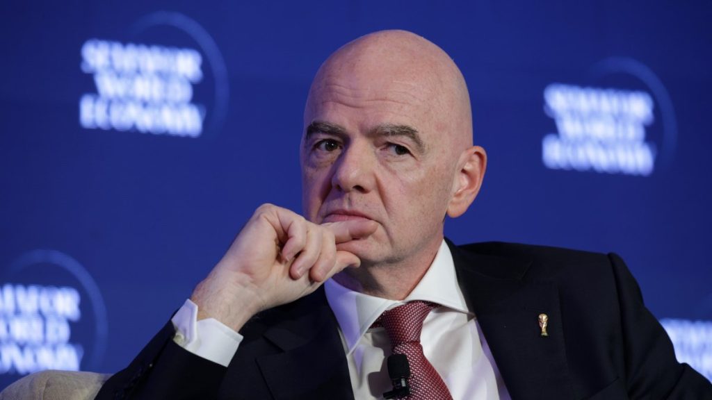 Gianni Infantino busca mantenerse en el poder pese a la creciente oposición