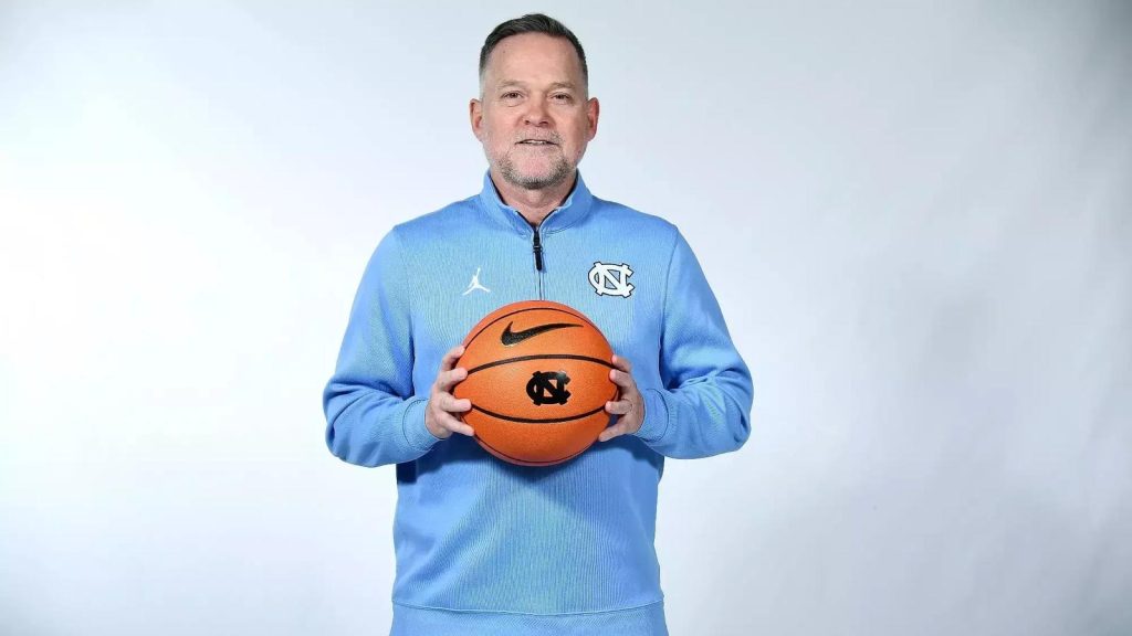 Michael Malone debuta con victoria y North Carolina derrota 88-70 a USC