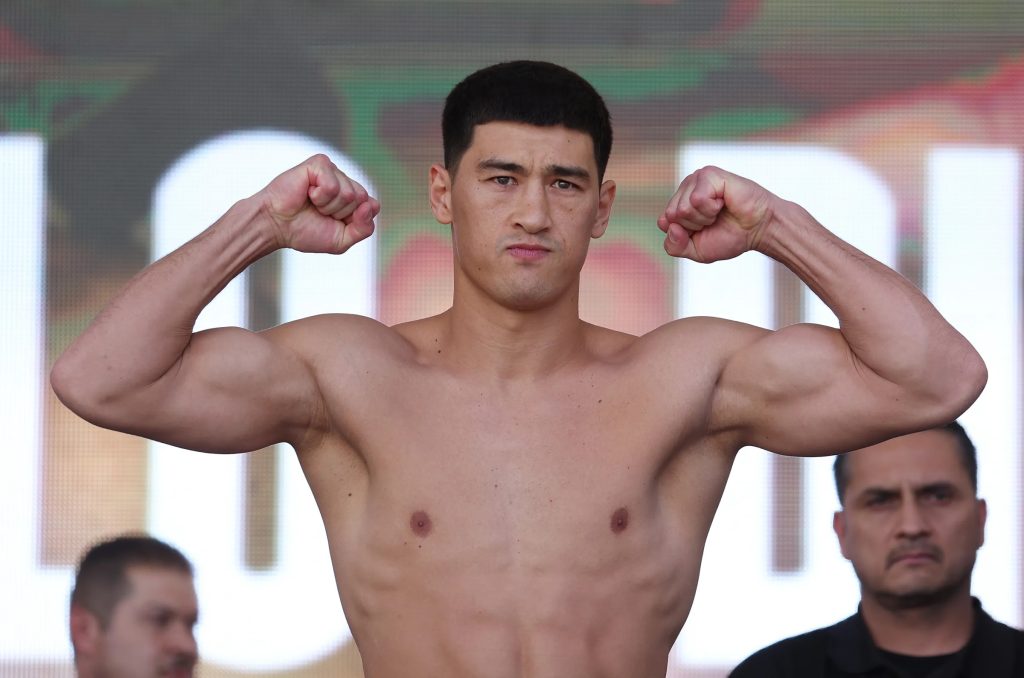Dmitry Bivol defenderá sus títulos mundiales ante Callum Smith el 12 de diciembre