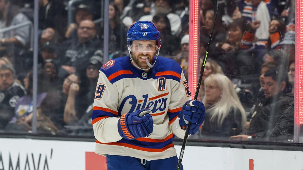 Connor McDavid lidera otra victoria de Edmonton y los Oilers siguen sin perder en tiempo reglamentario