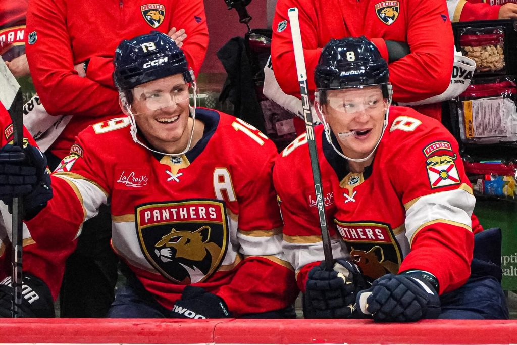 Los hermanos Tkachuk hacen historia en la victoria de Florida sobre Columbus