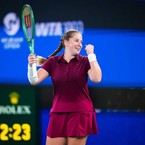 Jelena Ostapenko elimina a Jessica Pegula tras salvar tres puntos de partido