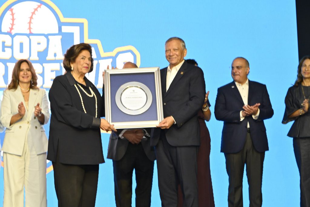Lidom y Banreservas rinden homenaje póstumo a Héctor José Rizek Llabaly
