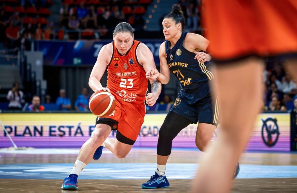 La EuroLeague Women analiza decisiones arbitrales tras una primera jornada de alta intensidad
