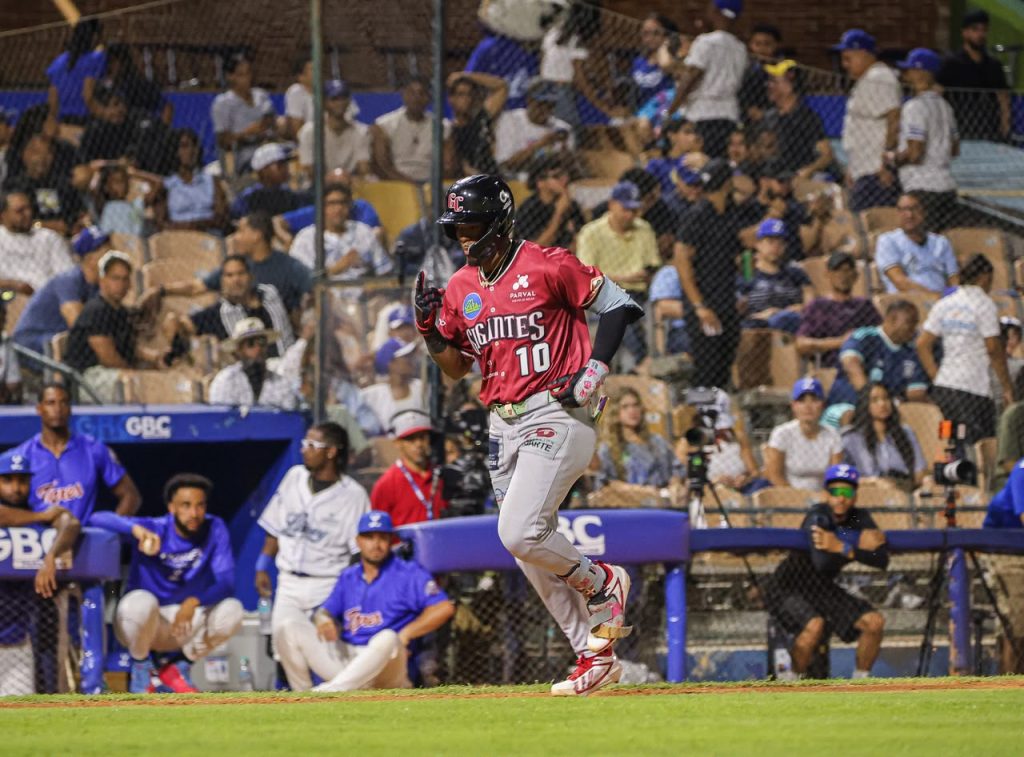 Jefferson Rojas conecta dos jonrones en triunfo de los Gigantes sobre el LiceyGigantes vencen al Licey y mantienen su invicto en la temporada
