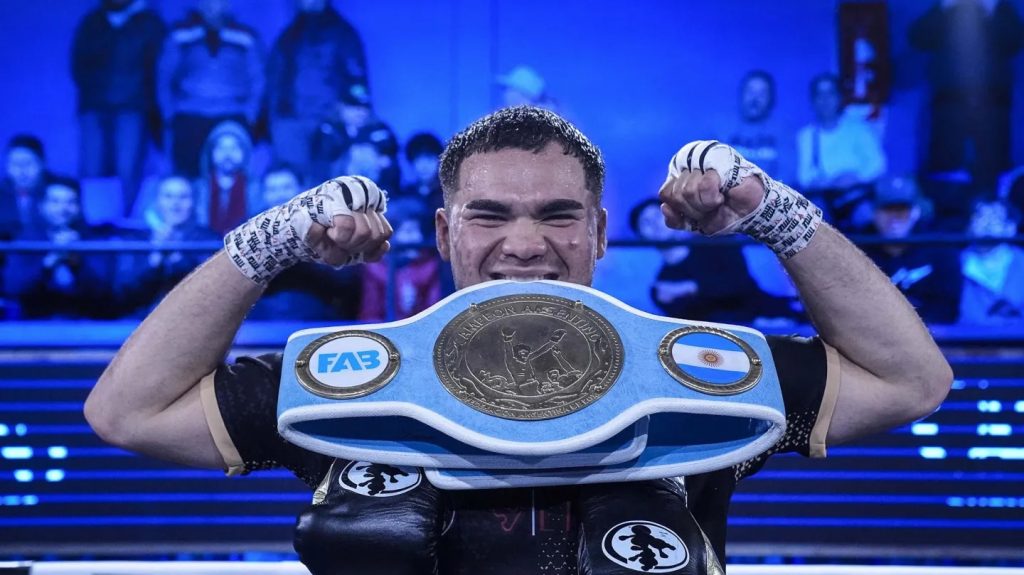 Karim Crucce mantiene su invicto y hace historia en el boxeo argentino con otro nocaut