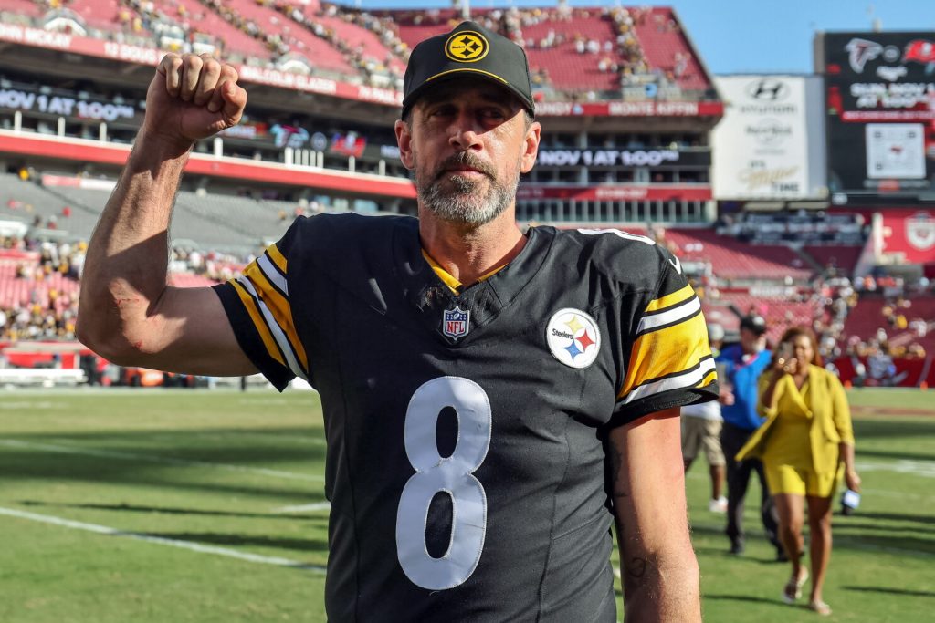 Aaron Rodgers lidera victoria de Pittsburgh en tiempo extra y mantiene a los Steelers en la cima divisional