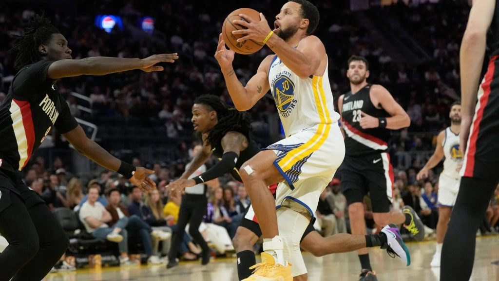 Stephen Curry supera susto por lesión y estará disponible para enfrentar a los Lakers
