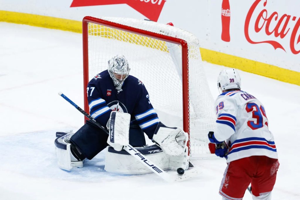 Winnipeg enfrenta incertidumbre por Connor Hellebuyck: el portero podría regresar esta semana