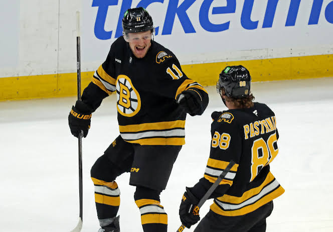 Boston Bruins aplastan 6-0 a Nashville y prolongan su impresionante comienzo de temporada