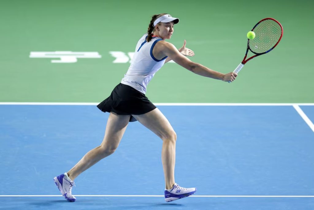 Elena Rybakina avanza a semifinales en Ningbo tras superar una complicada batalla