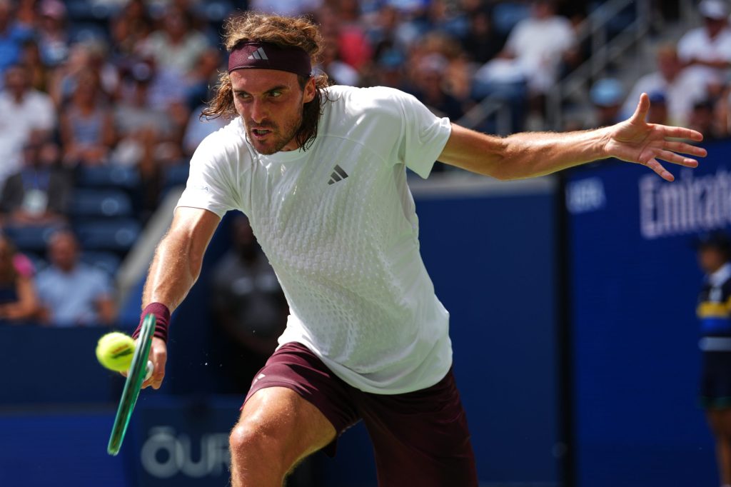 STEFANOS TSITSIPAS RECUPERA PROTAGONISMO Y SE METE ENTRE LOS CUATRO MEJORES DE ALMATY