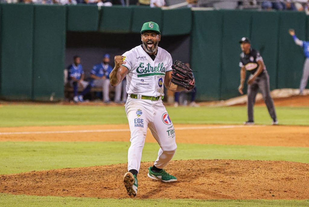 Las Estrellas frenan a los Tigres del Licey