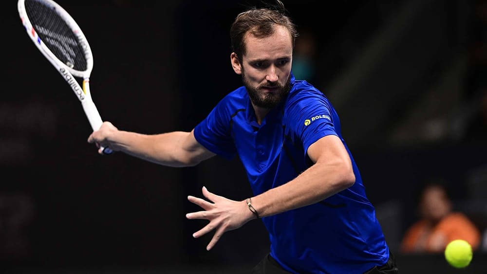 Daniil Medvedev avanza a semifinales en Almaty y mantiene sus aspiraciones de llegar a las ATP Finals