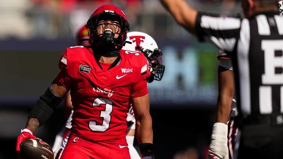 ¡CINCINNATI SORPRENDE A TEXAS TECH Y CONSIGUE UNA VICTORIA HISTÓRICA!