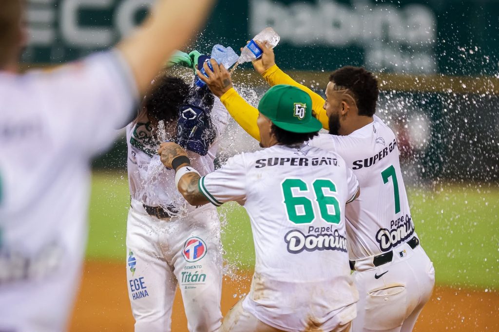 Las Estrellas se miden a las Águilas en partido pospuesto por lluvia