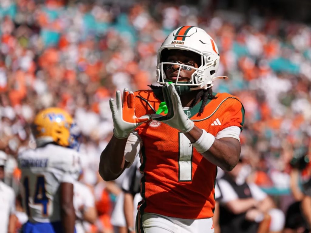 Miami Hurricanes mantienen el primer lugar nacional y continúan invictos rumbo a los playoffs