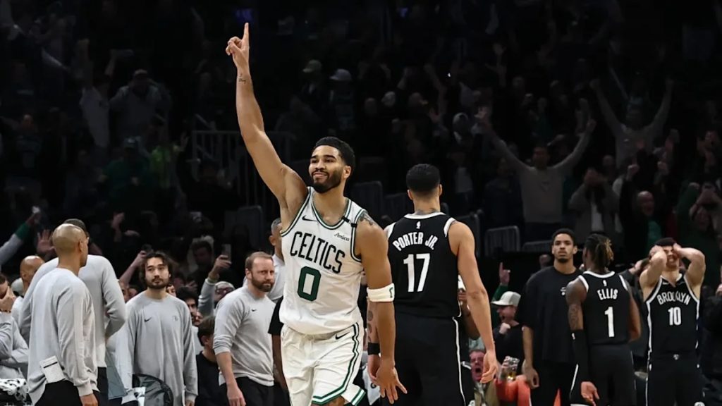 Jayson Tatum anota 40 puntos y sentencia a Brooklyn con una canasta espectacular sobre la bocina