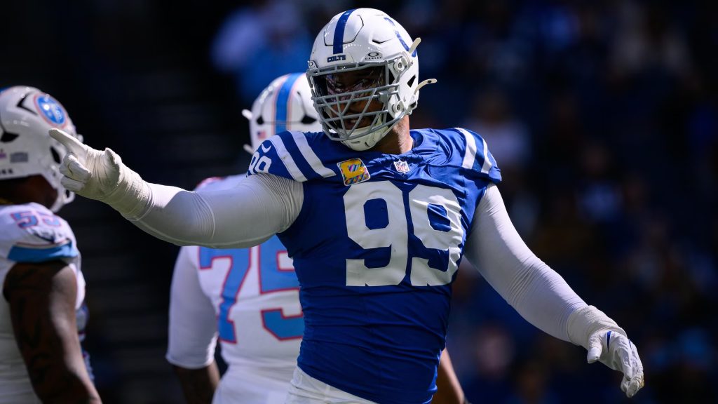 San Francisco 49ers recuperan a DeForest Buckner en importante movimiento para fortalecer su defensa