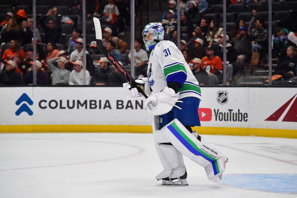 Vancouver protagoniza espectacular remontada y vence 6-5 a Anaheim en tiempo extra