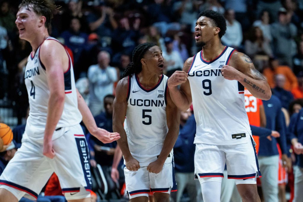UConn aplasta a Purdue y termina invicto su calendario de pretemporada