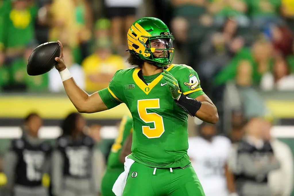 Dante Moore podría perderse toda la temporada y Oregon enfrenta incertidumbre en la posición de mariscal