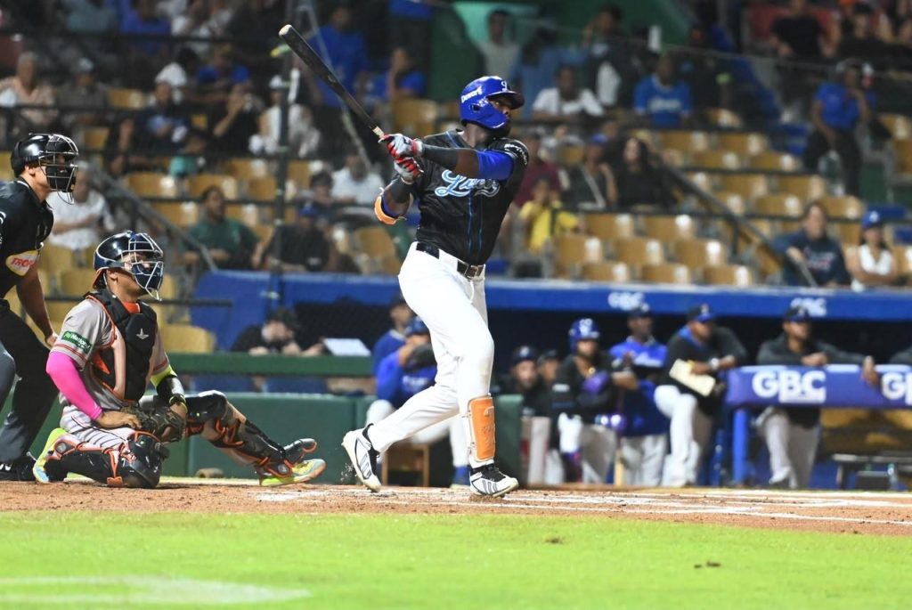 Florial y Alcántara jonronean; Licey vence a Toros en el Quisqueya