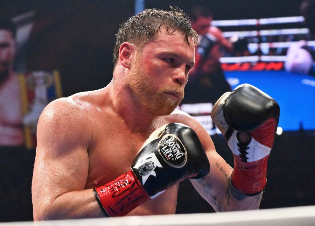 Canelo Álvarez y Christian Mbilli superan la báscula y quedan listos para disputar el título mundial