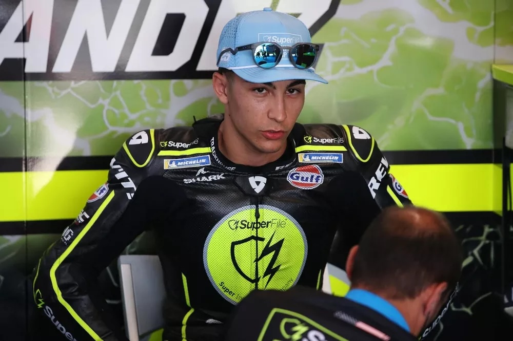 Raúl Fernández queda fuera del Gran Premio de Malasia por una lesión en los dedos
