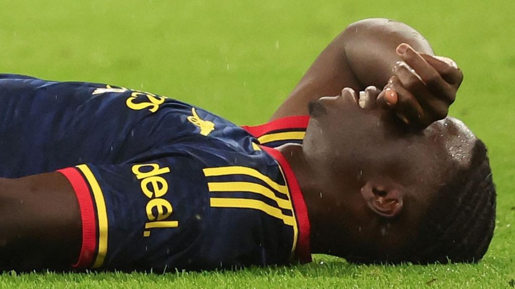 Arsenal enciende las alarmas: Bukayo Saka podría estar fuera hasta diciembre por lesión