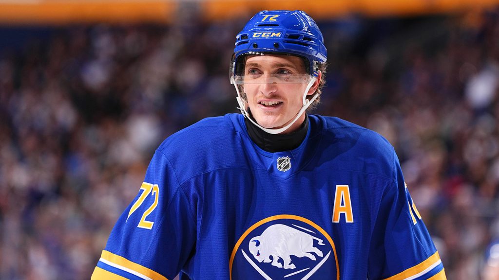 Tage Thompson anota tres goles y Buffalo supera a Anaheim en un festival ofensivo