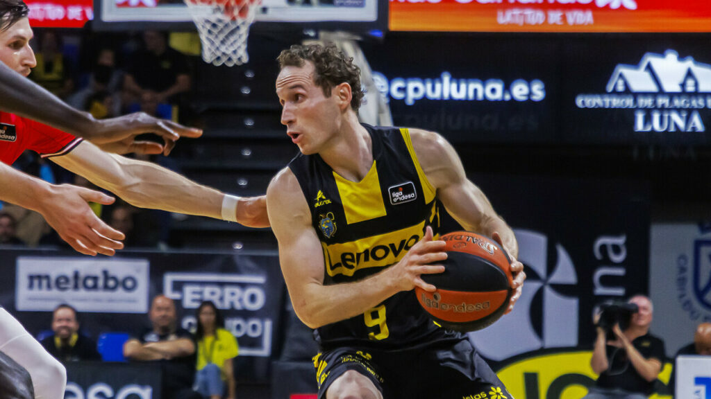 Marcelinho Huertas cerca de romper marca de Pablo Laso