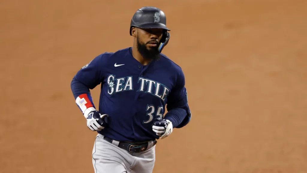 ¿Deberían Los Yankees contratan a Teoscar Hernández?