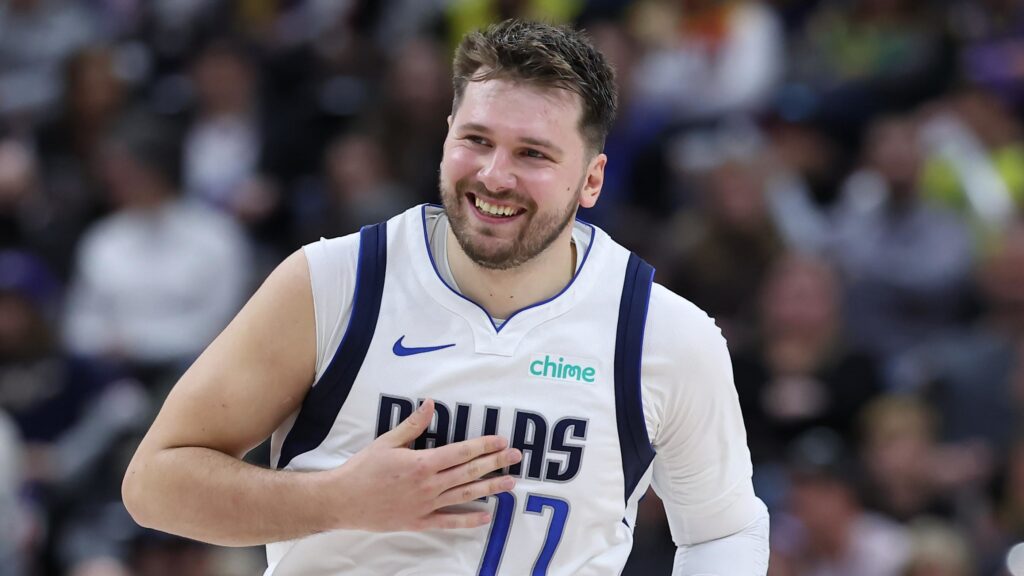 Mavericks otorgan paliza a Kings comandados por Luka Doncic